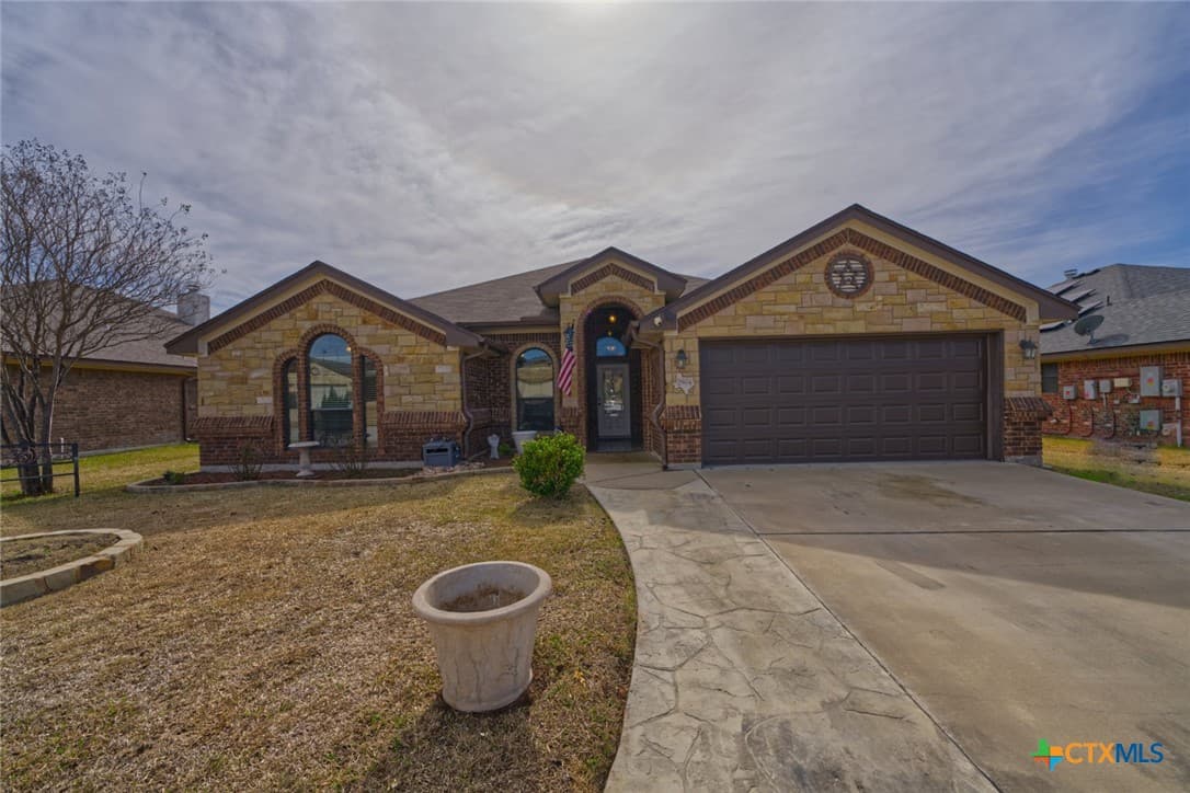 2904 Legacy Ln