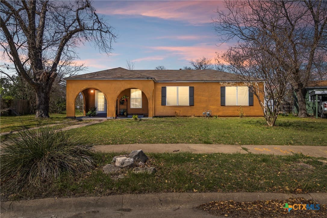 926 Erath Dr