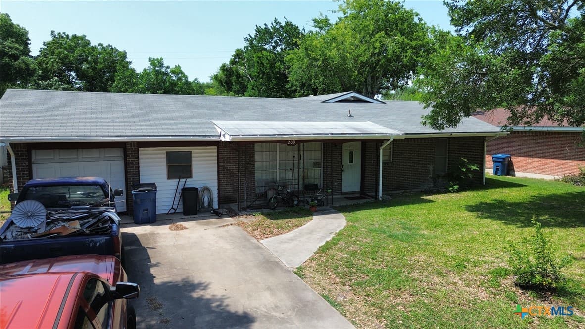 209 Candlelight Ln