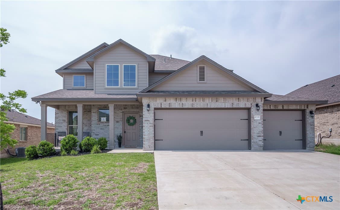 8719 Hidden Oaks Dr