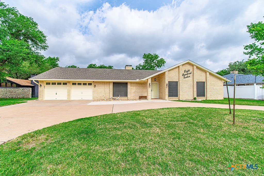 812 Trail Crest Dr