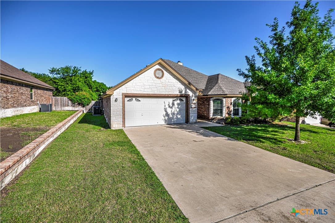 2521 Boxwood Dr