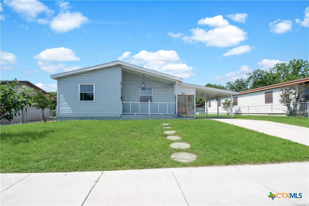 1104 Elyse Dr