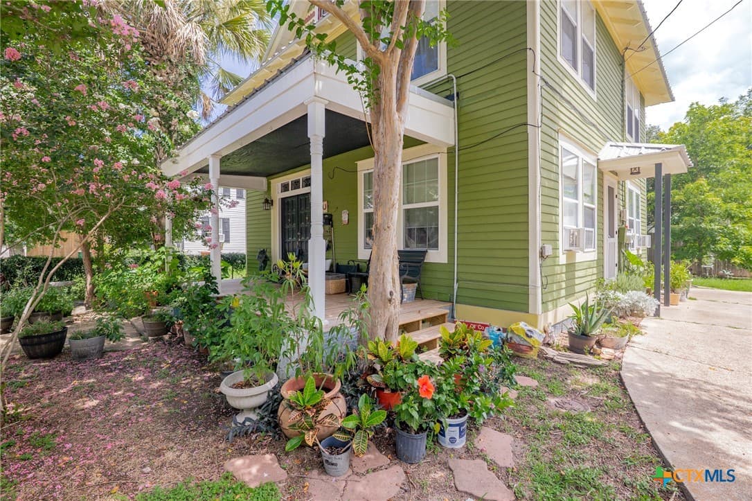 406 E Goodwin Ave