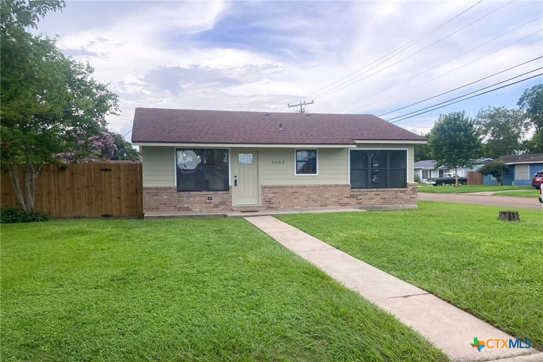 1502 Bowie Dr