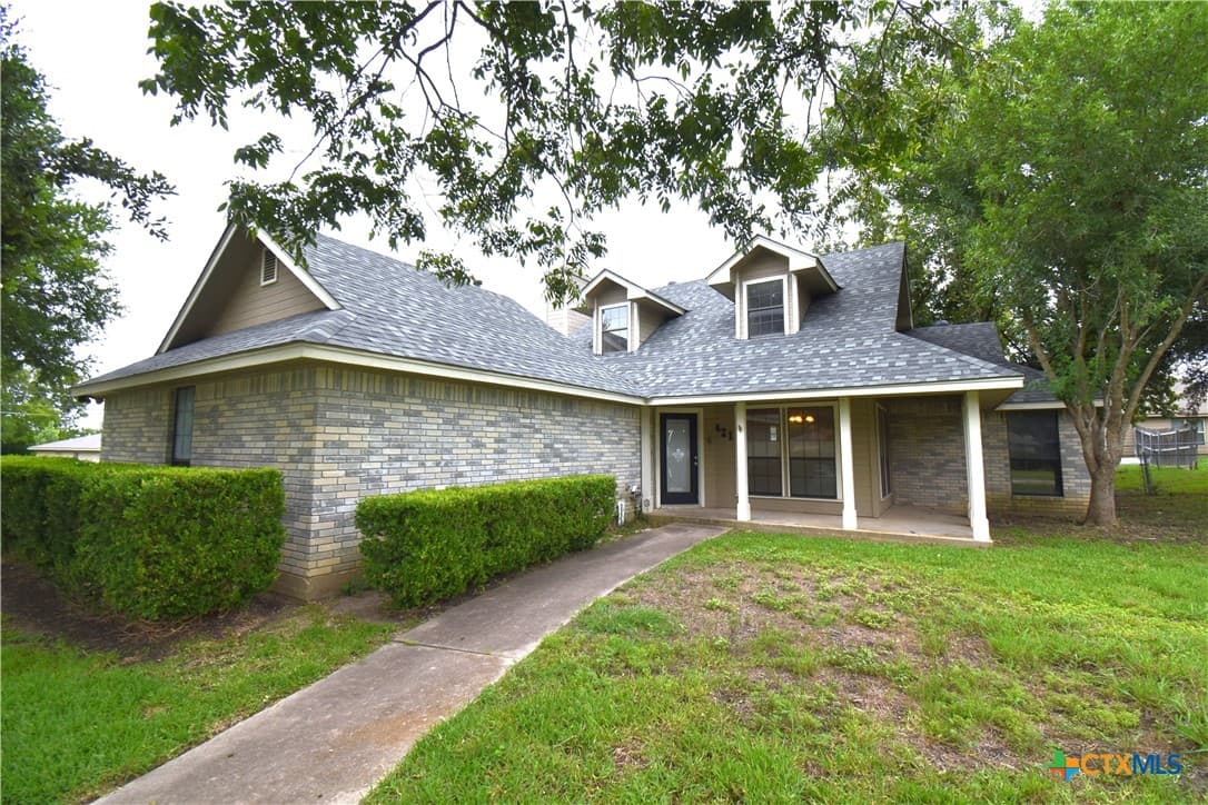 421 E Upshaw Ave