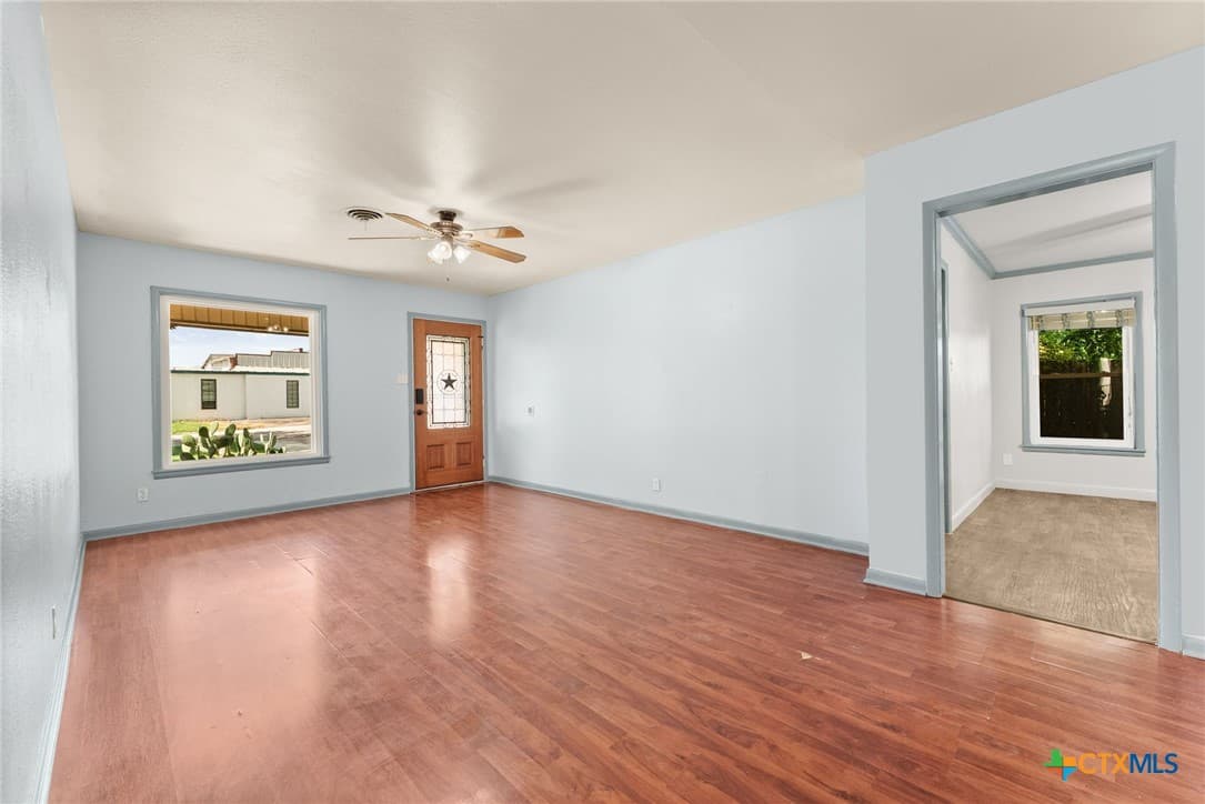306 W Victory Ave