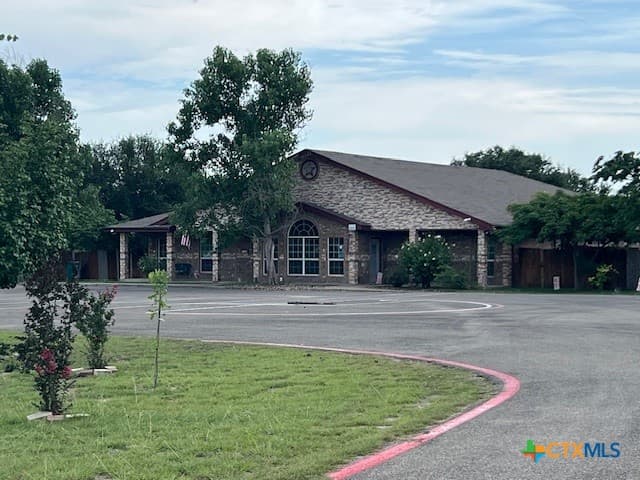 628 E Veterans Memorial Blvd