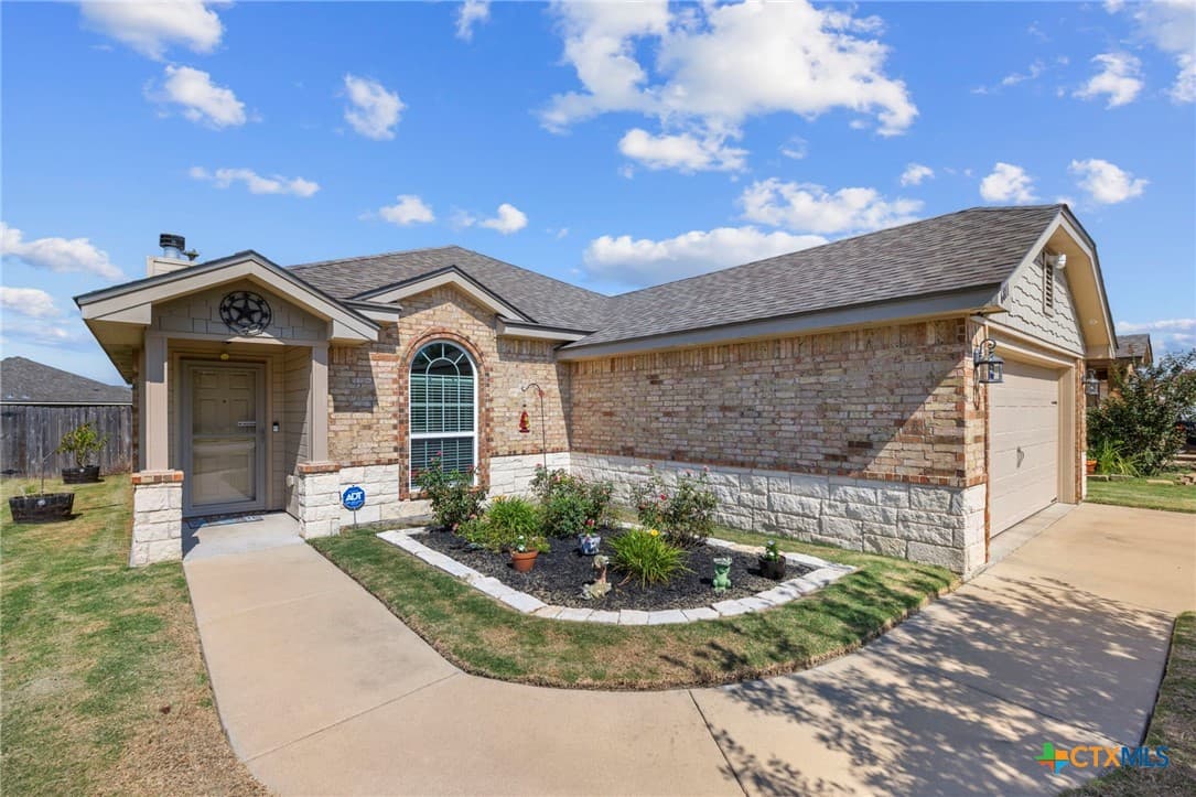 6811 Ambrose Cir