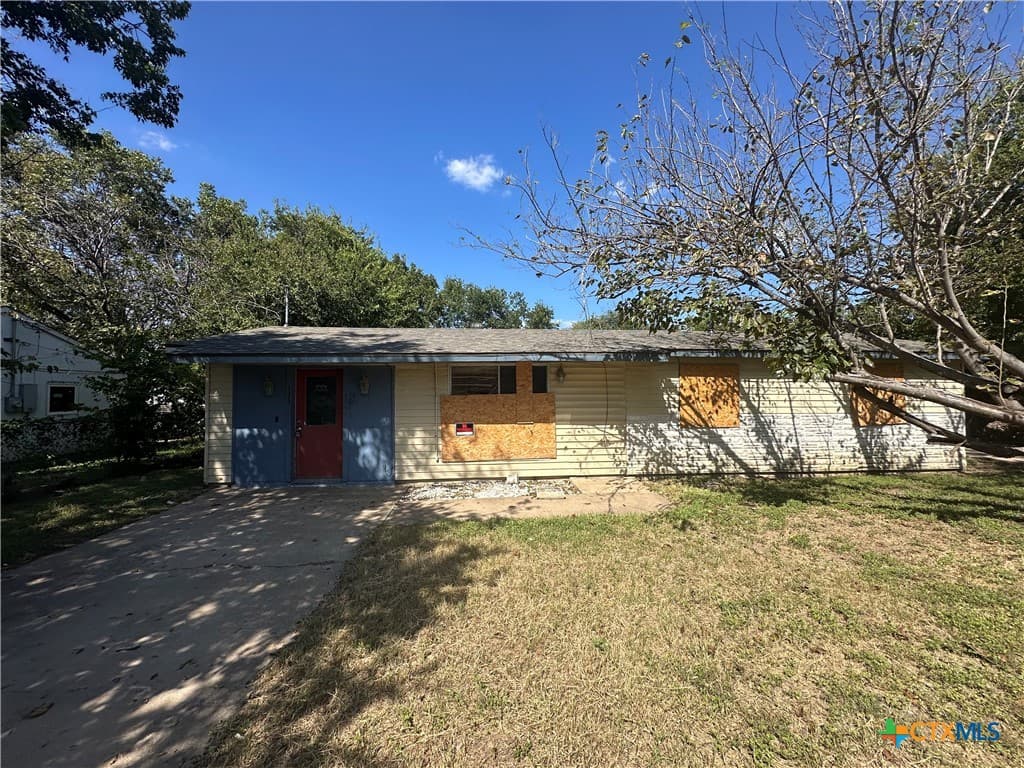 115 E Stacie Rd