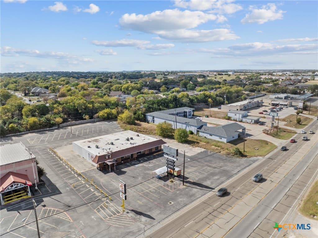402 W Veterans Memorial Blvd