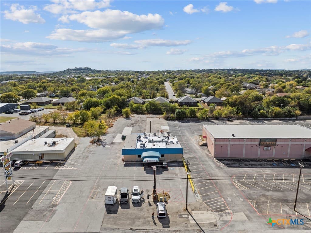 302 W Veterans Memorial Blvd