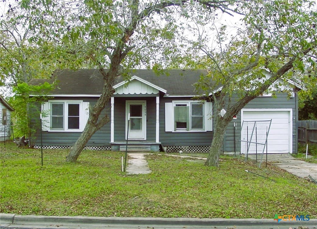 1005 Manor Dr