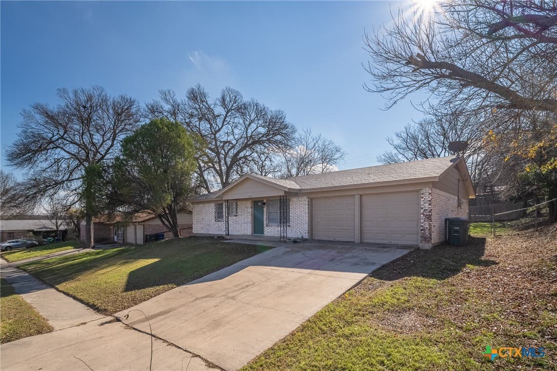 903 Bluff Dr
