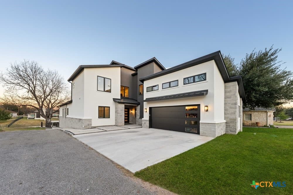300 Bridgepoint Dr