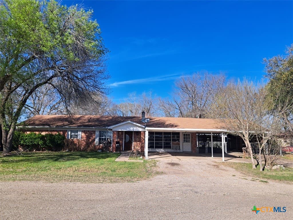 706 E Sandy Ln