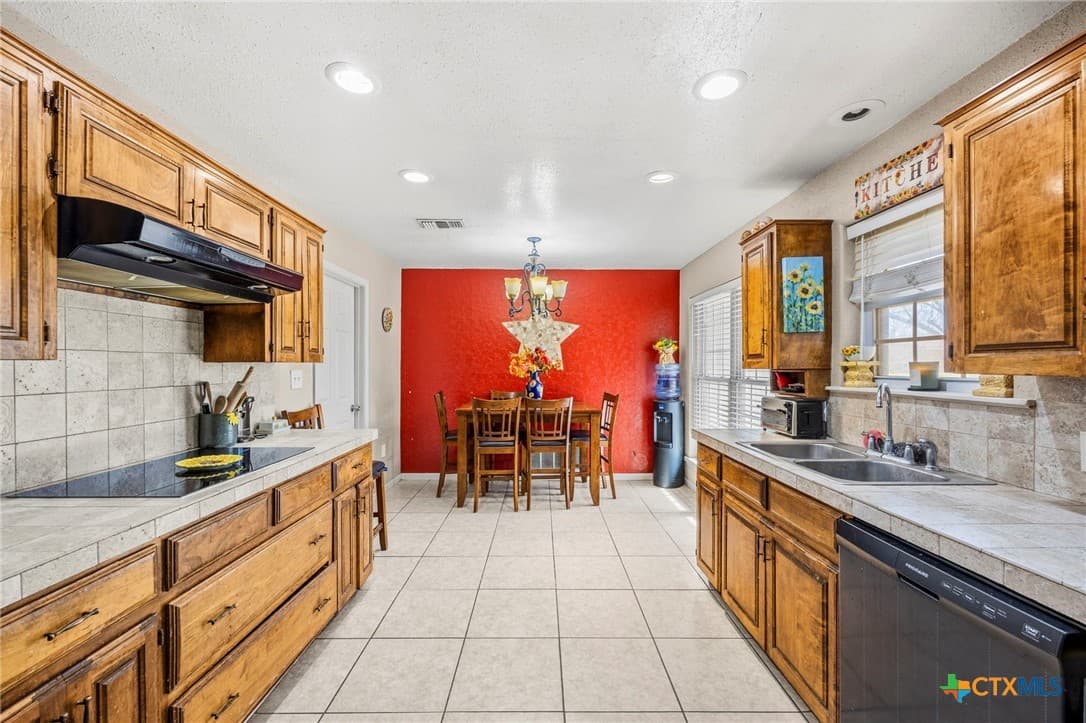 320 Highland Dr