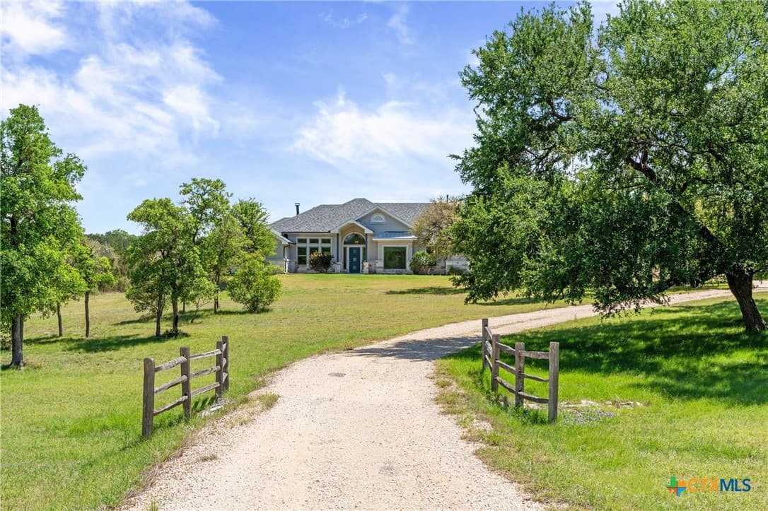 129 Lakeway