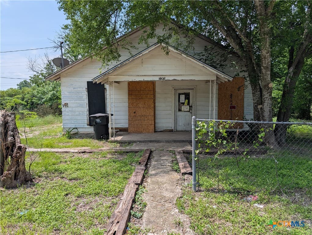 1507 E Avenue E
