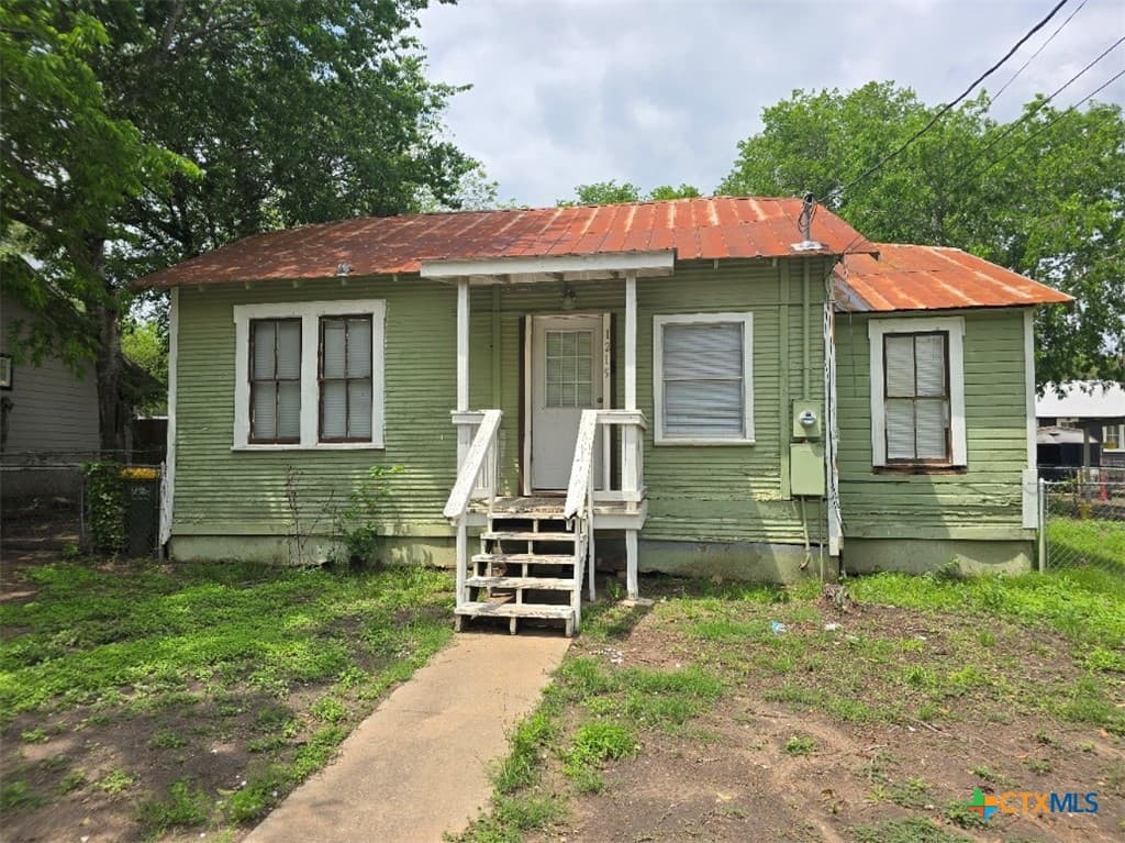 1219 Saint Michael St