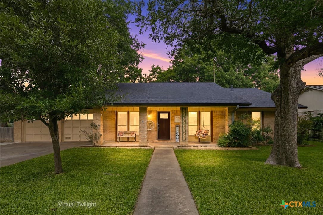 1505 W Creek Loop