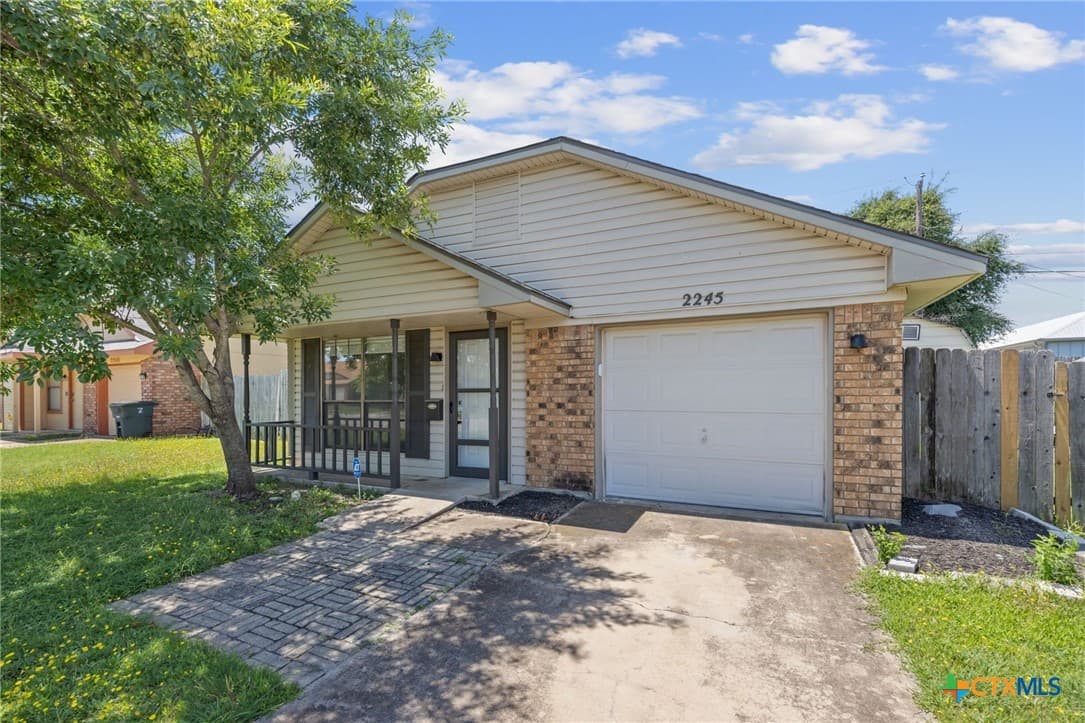 2245 Hilltop Loop