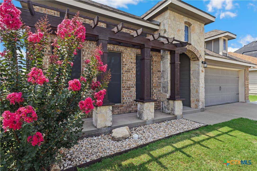 6409 Louise Ln