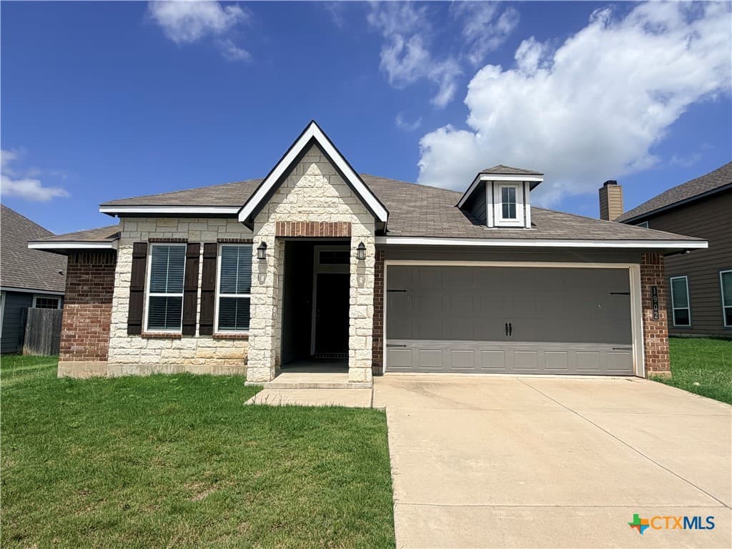1902 Bayou Wood Ln