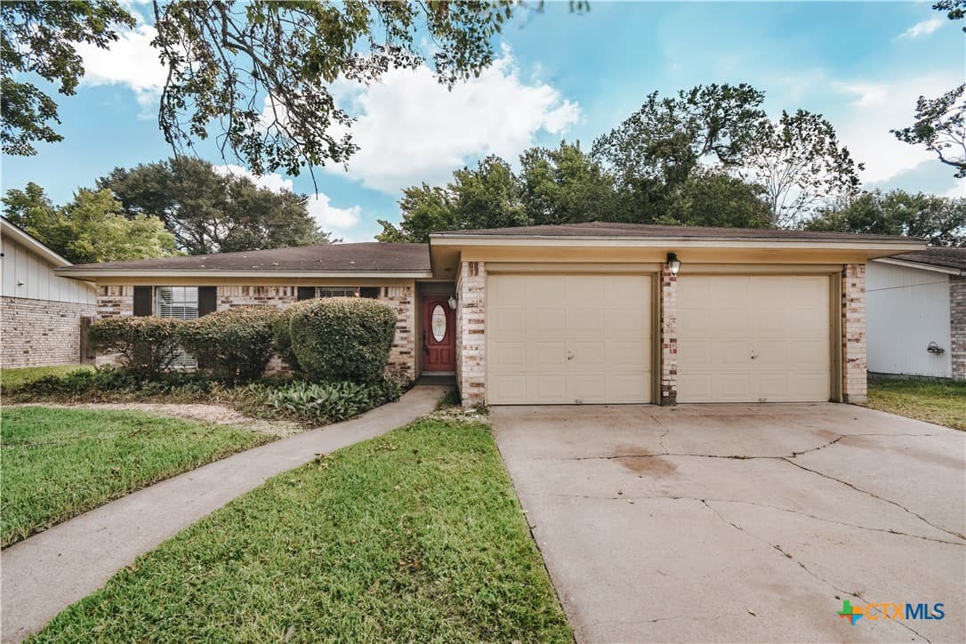 106 Hickory Knoll St
