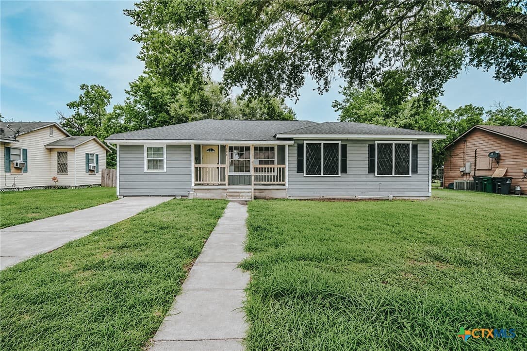 606 E Mesquite Ln