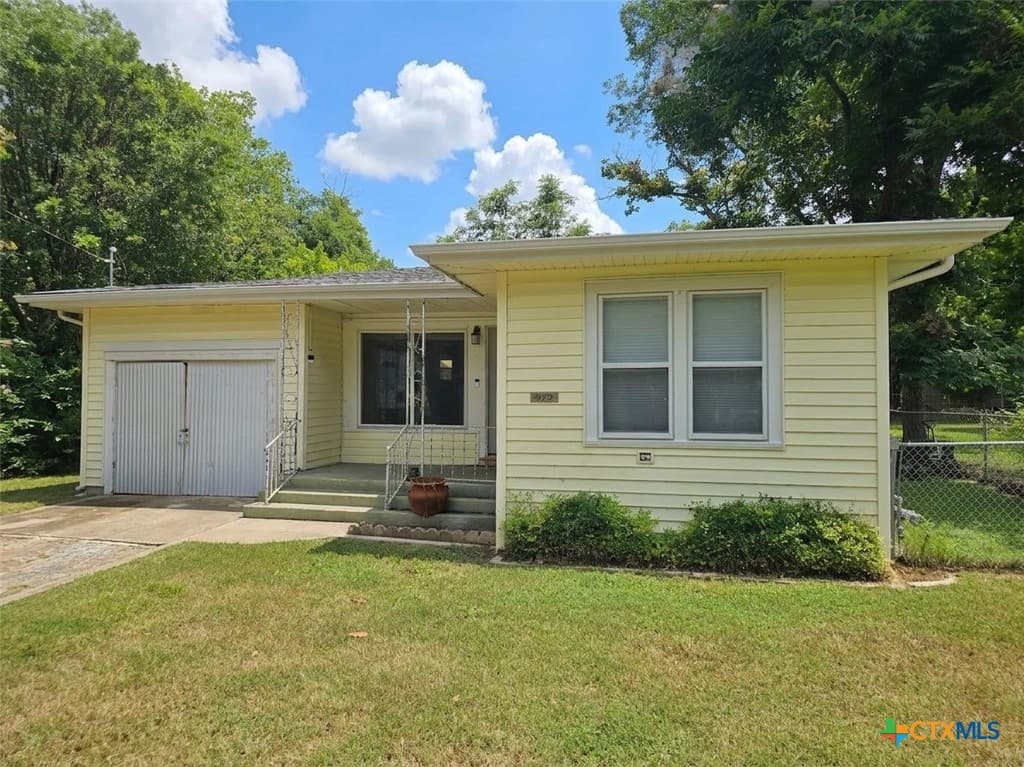 972 Booneville Ave