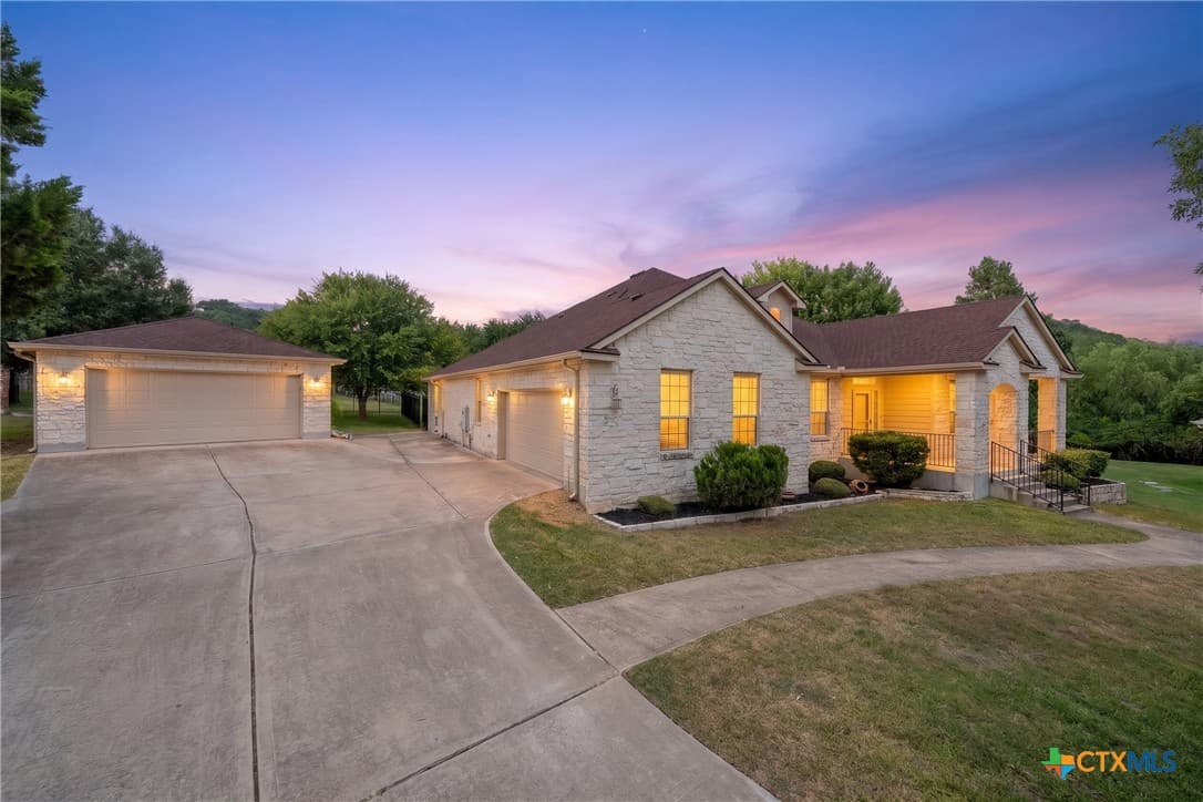 2018 Blue Heron Ln
