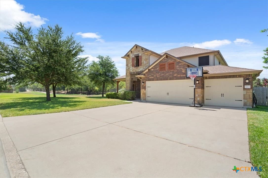 5213 Sandstone Dr