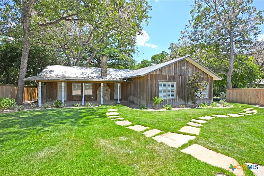 2221 Gruene Rd