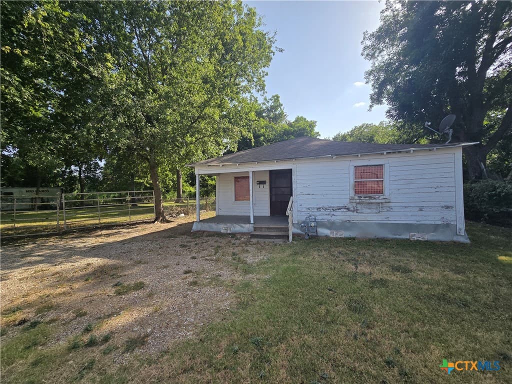 313 Commerce St