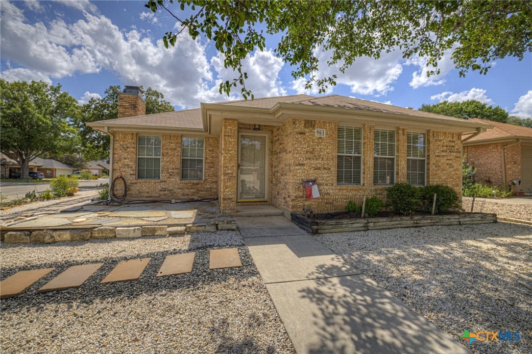 961 Woodrow Cir