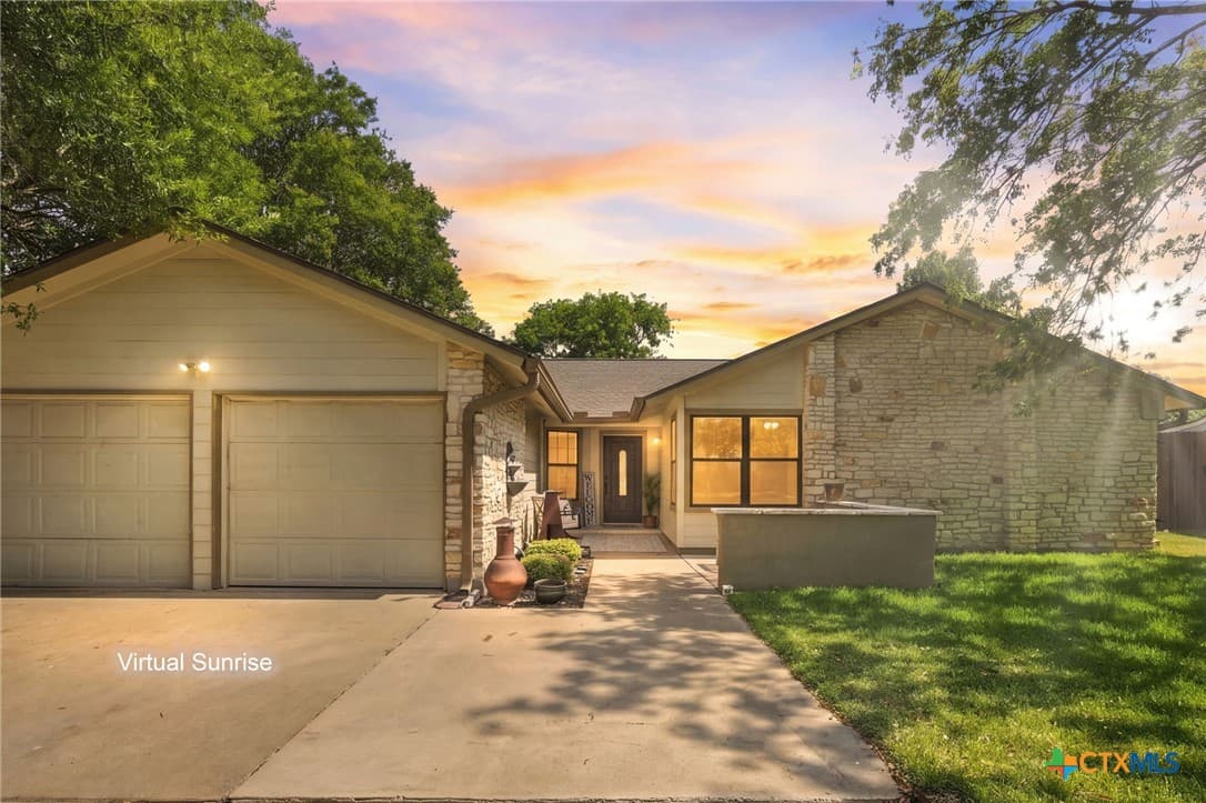 1702 E Messick Loop