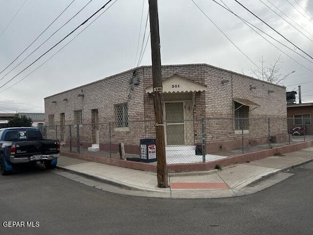 301 Dolan St