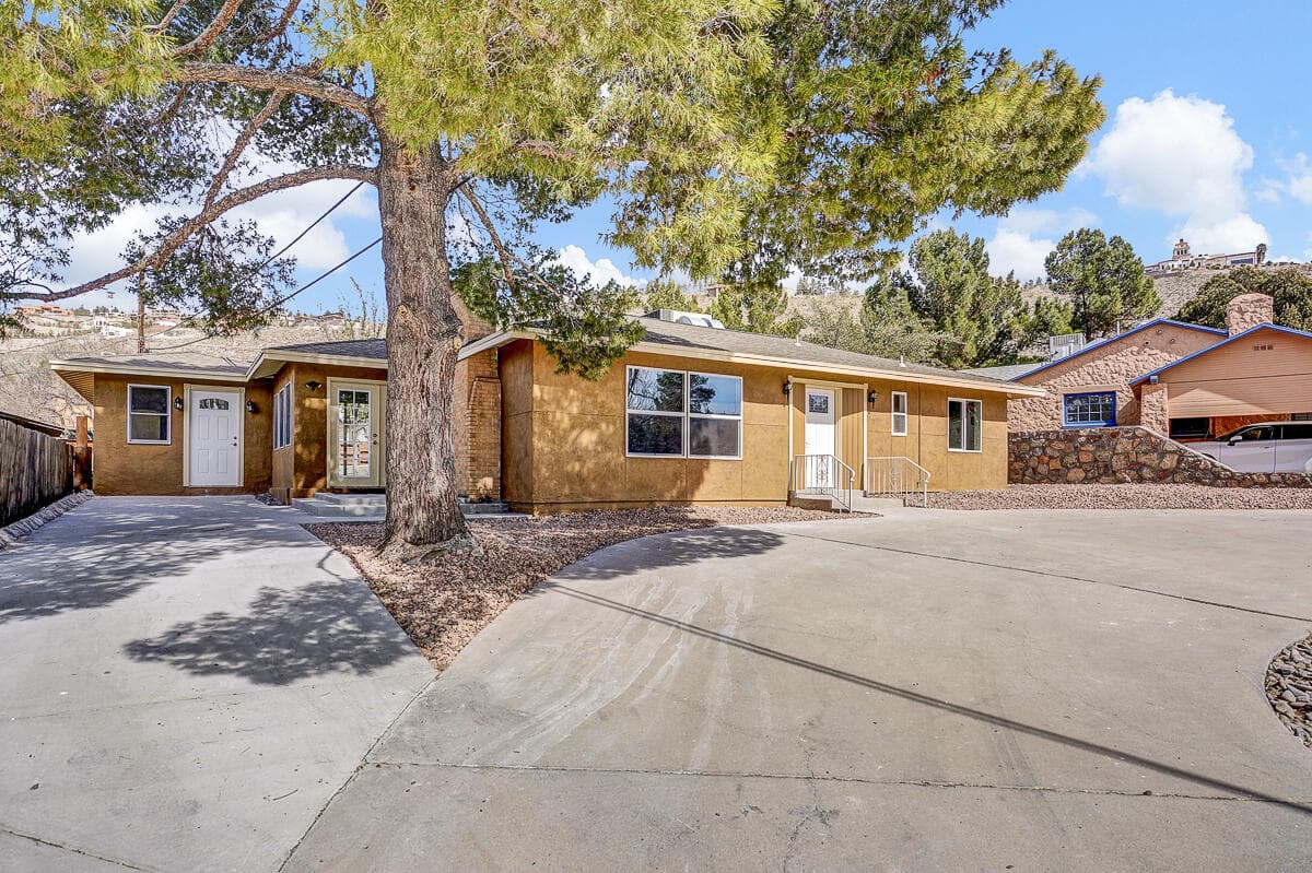 1109 Whitaker Ln