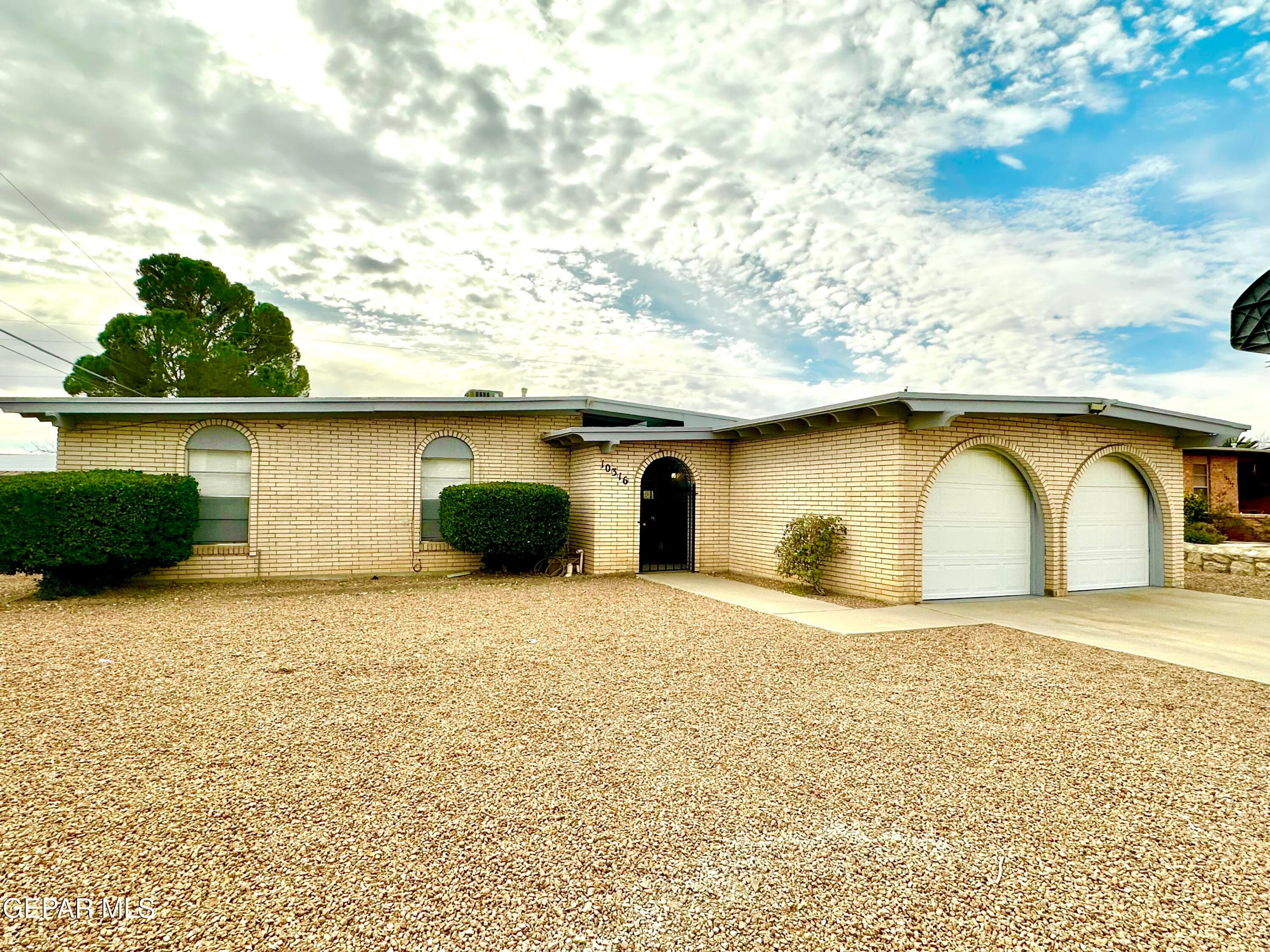 10316 Ashwood Dr