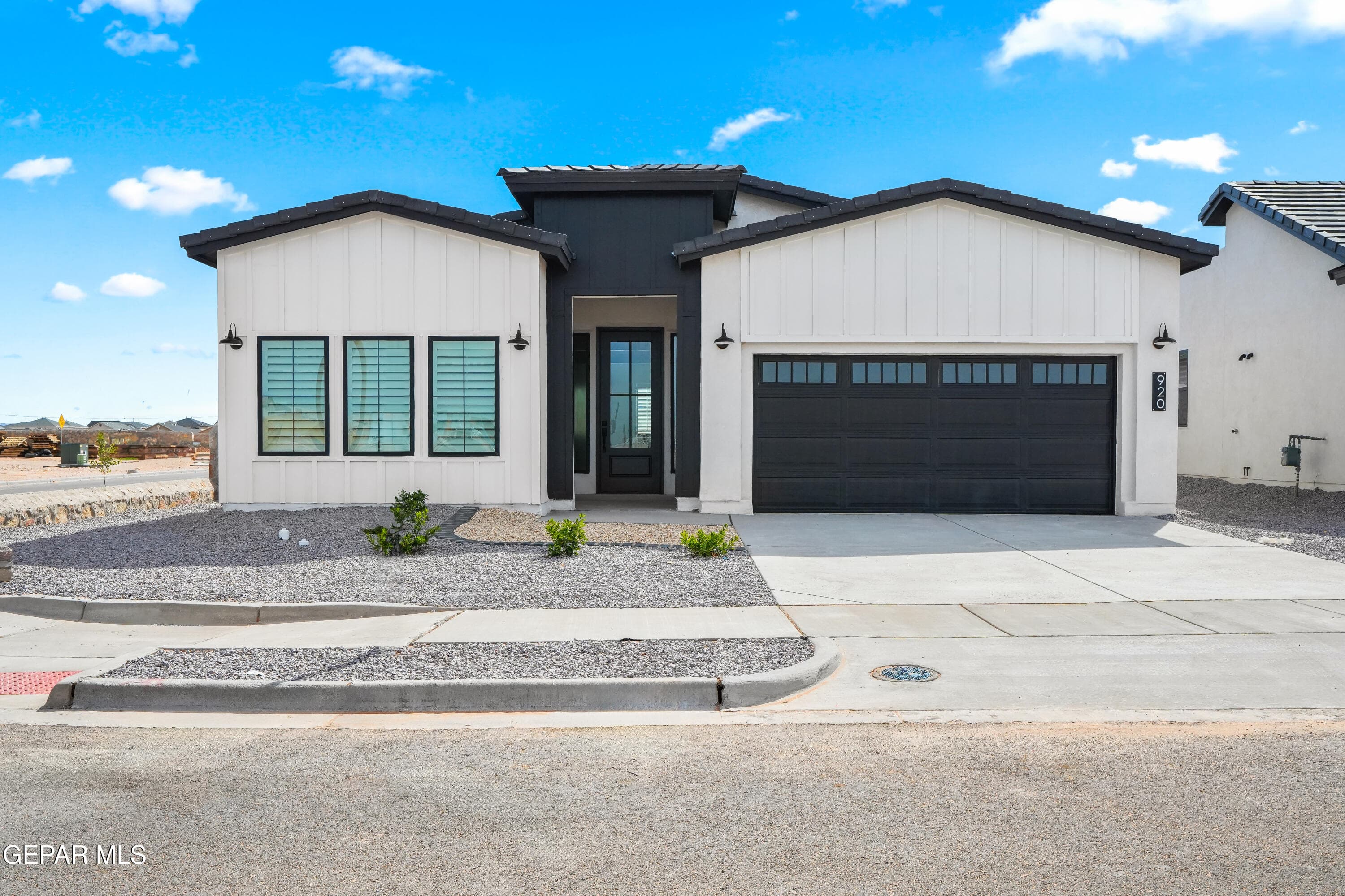 887 Dewsbury Way