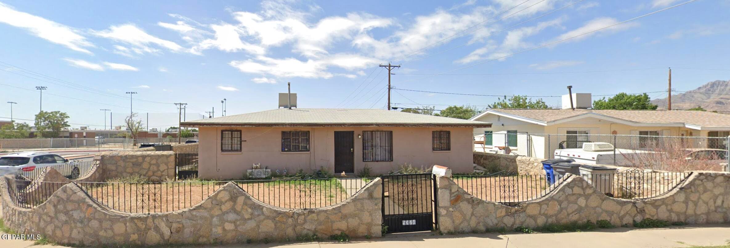 5324 Saxon Dr