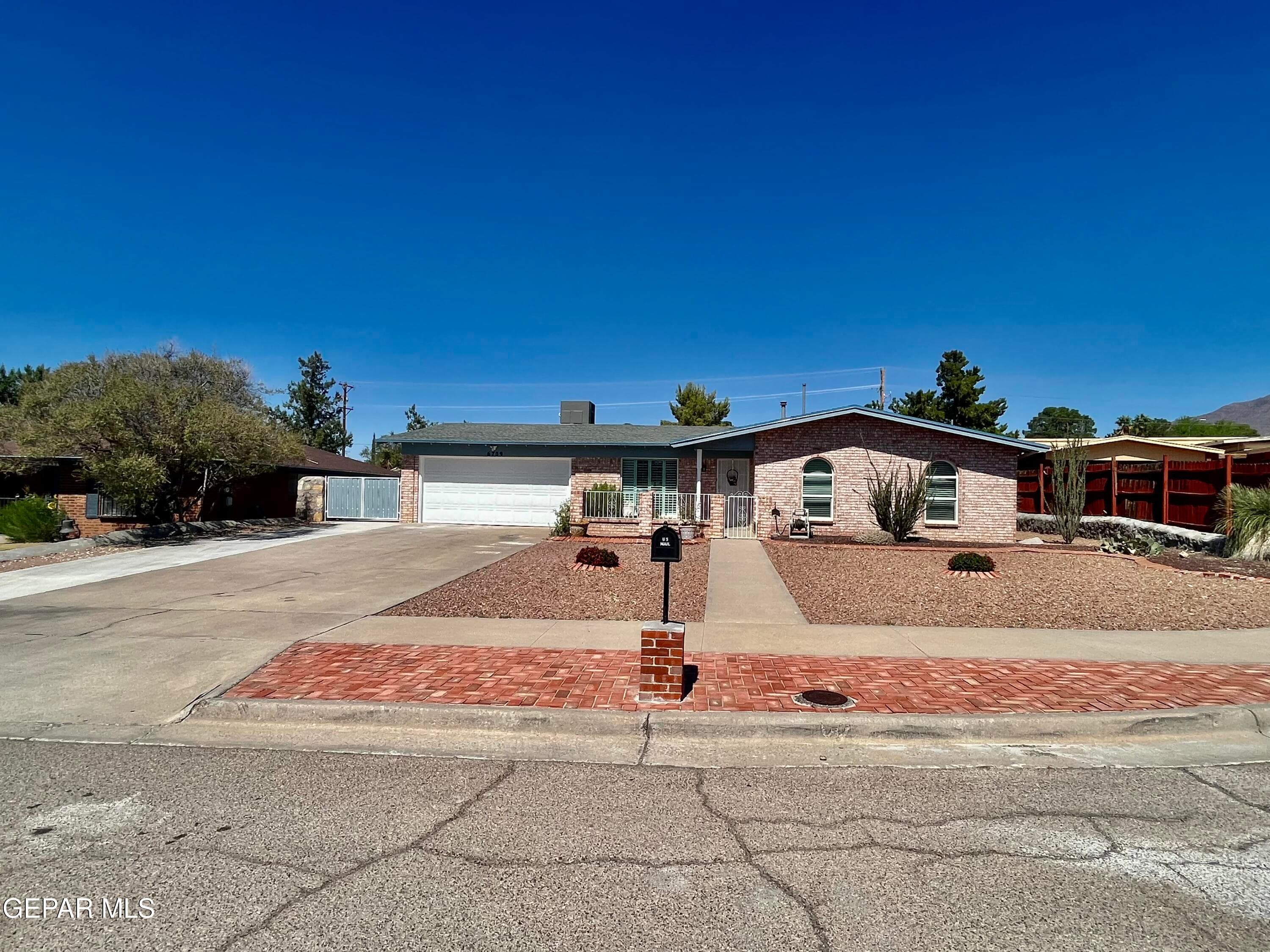 6709 Los Olivos Ct