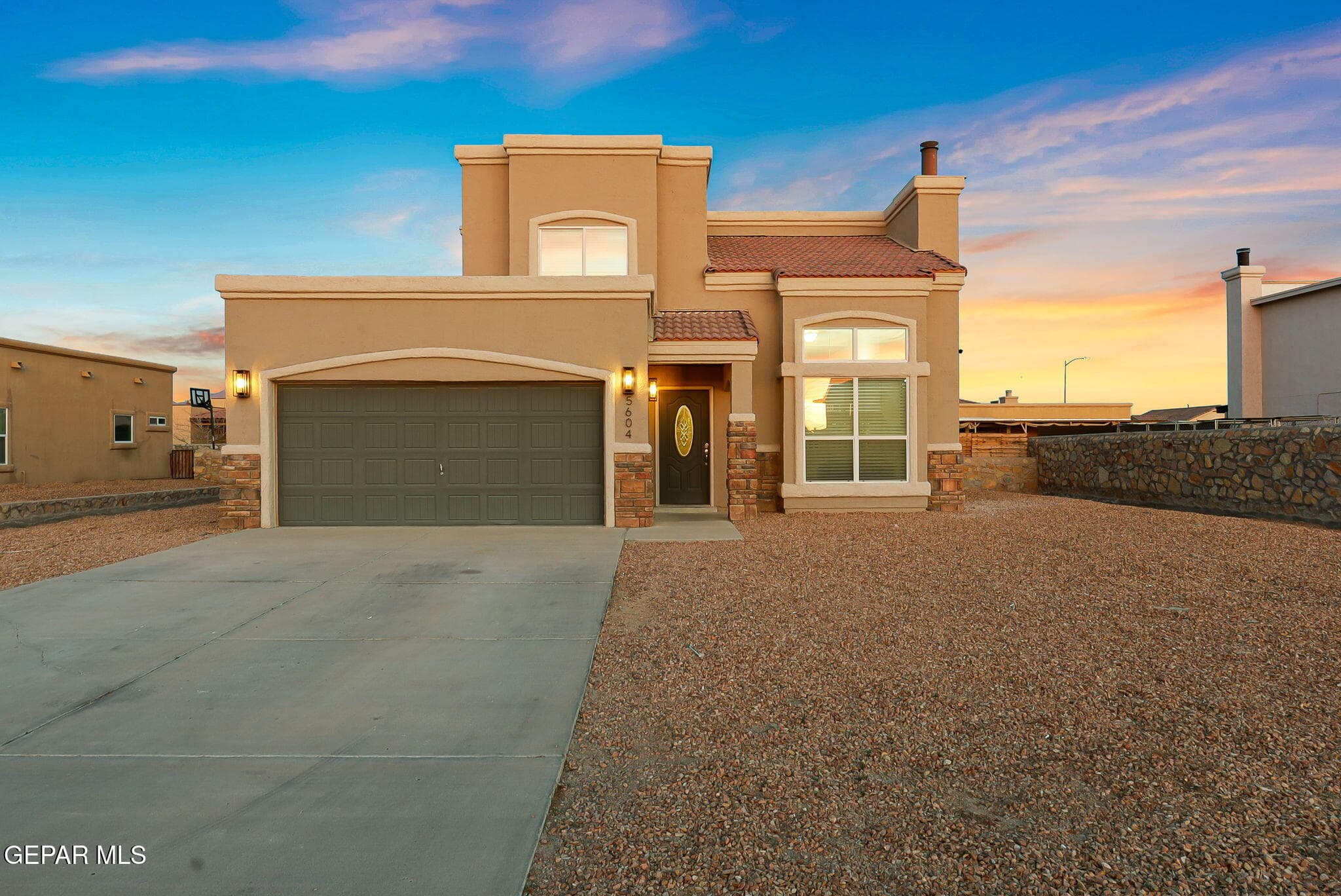5604 Valley Oak Dr
