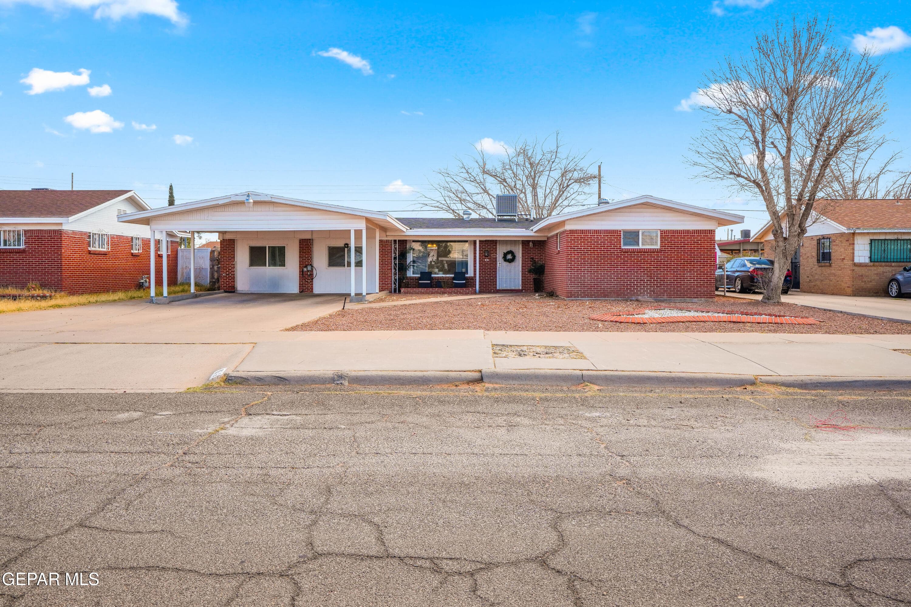 9516 Roanoke Dr