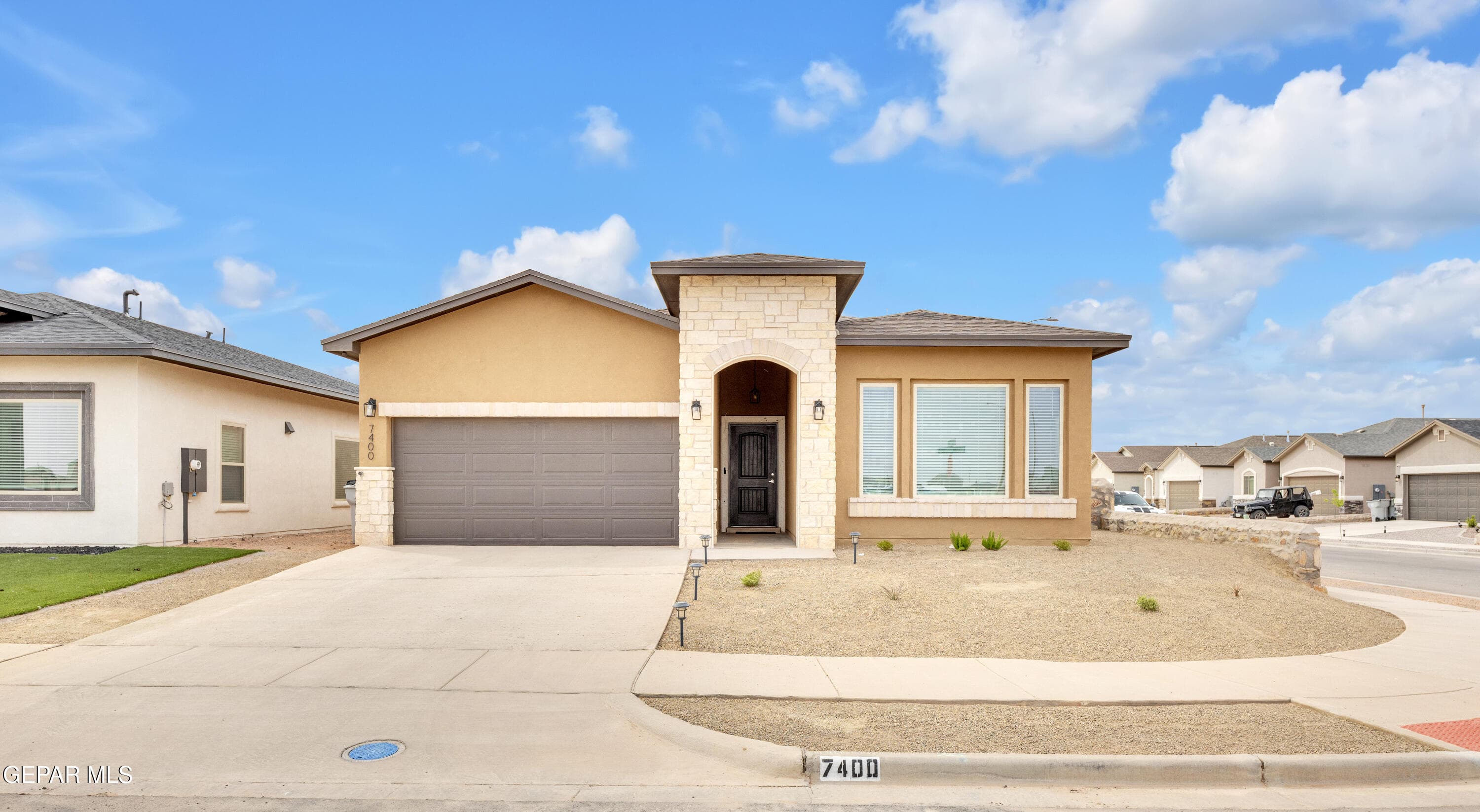 7400 Norte Valley Ln