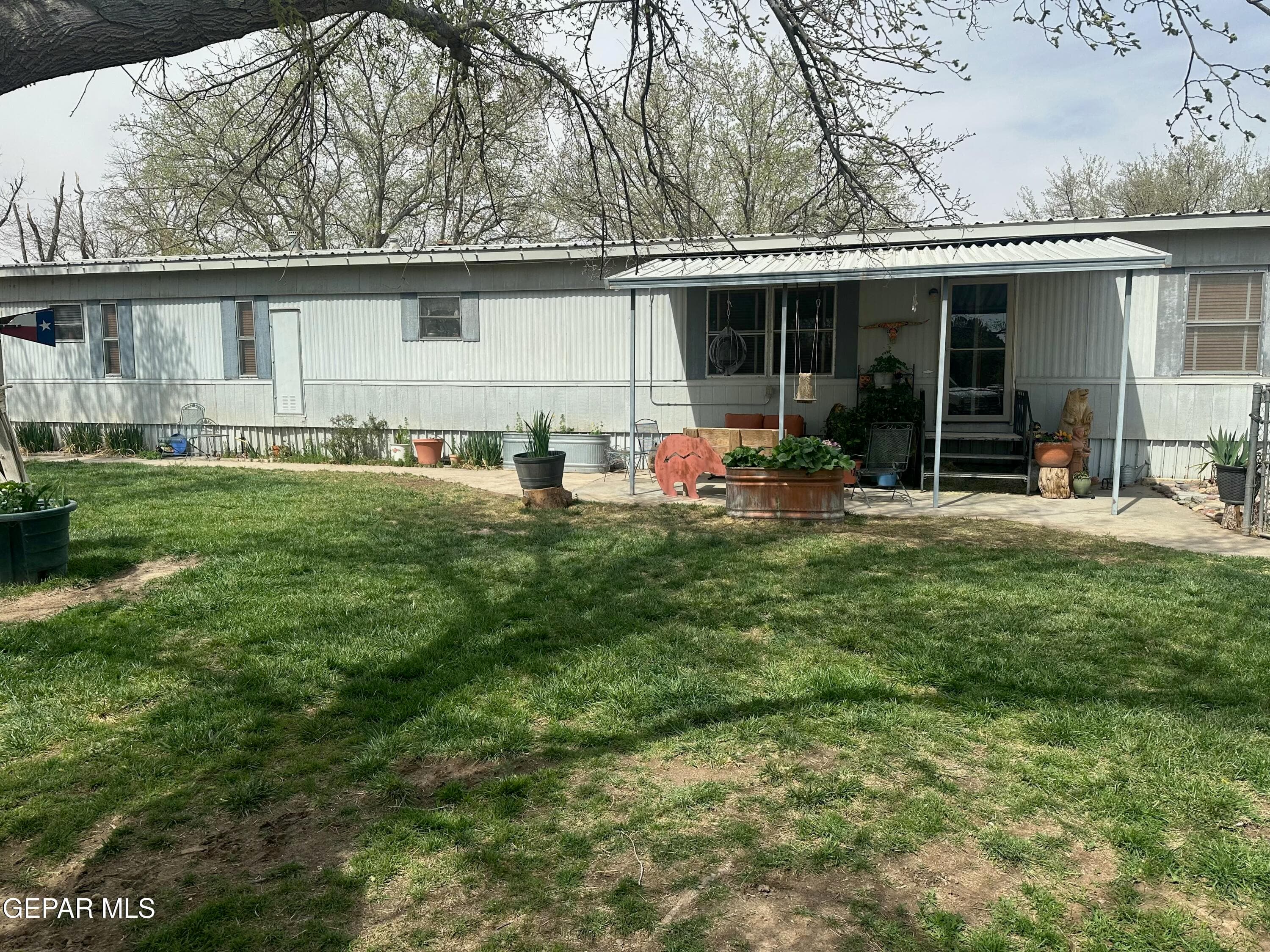 8701 Hickory Dr