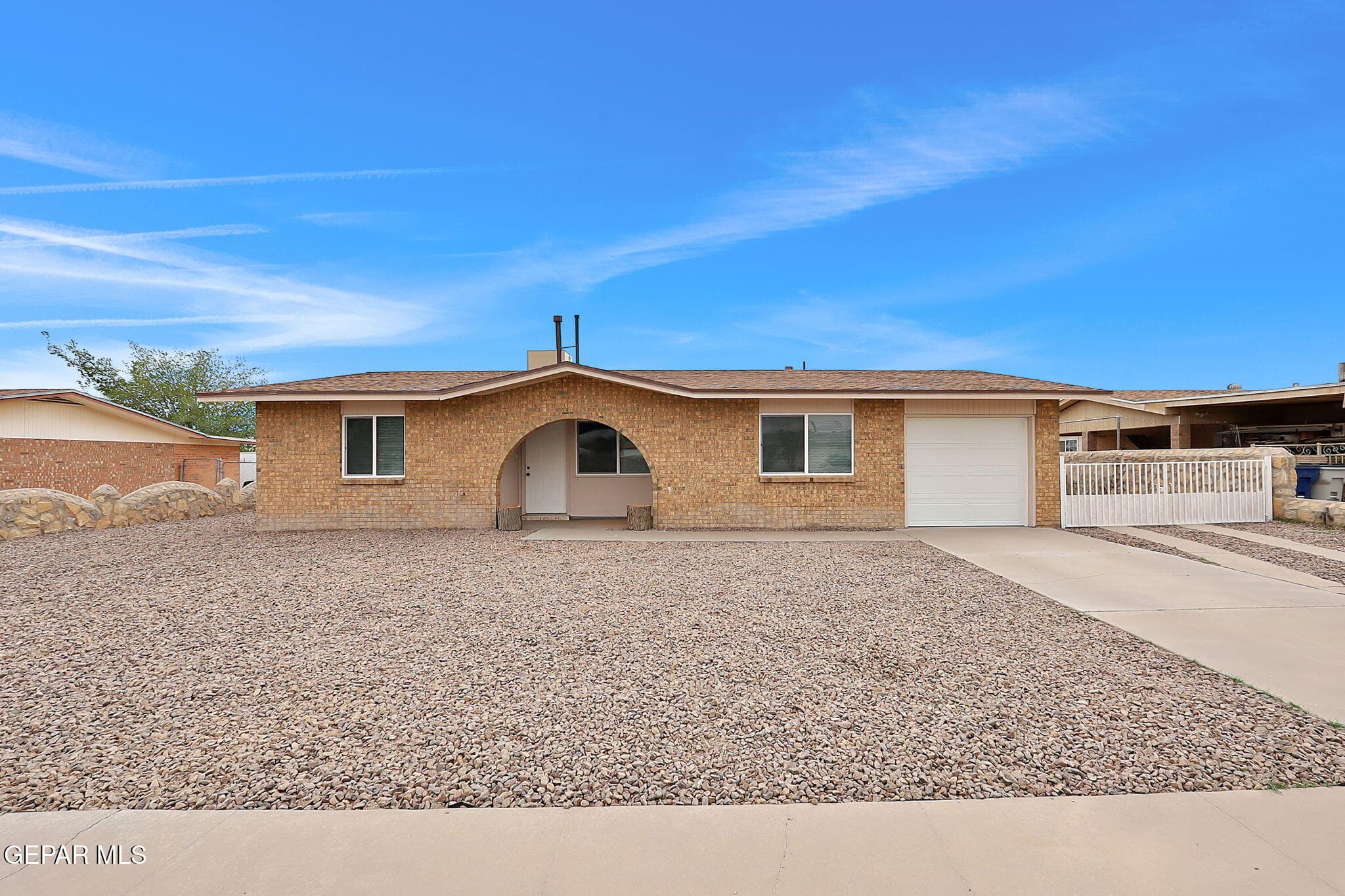 8652 Arboleda Dr