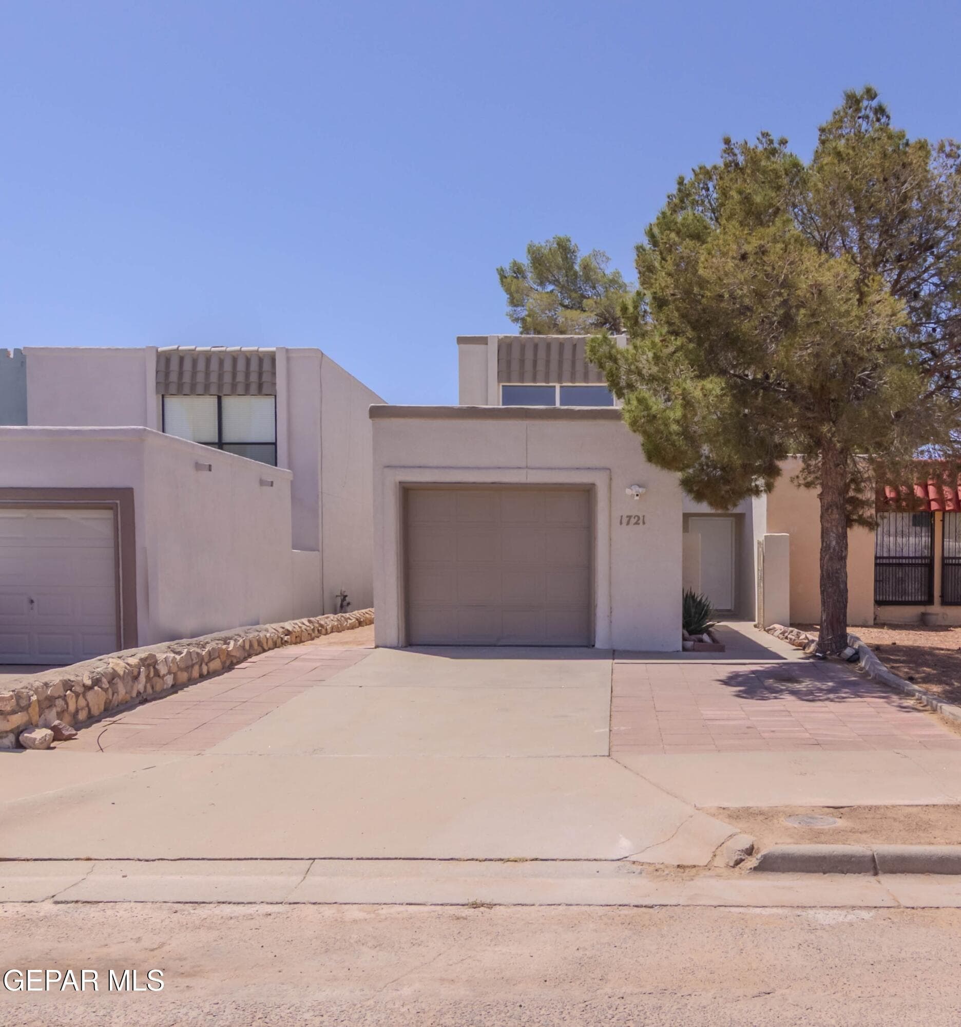 1721 Villa Santos Cir