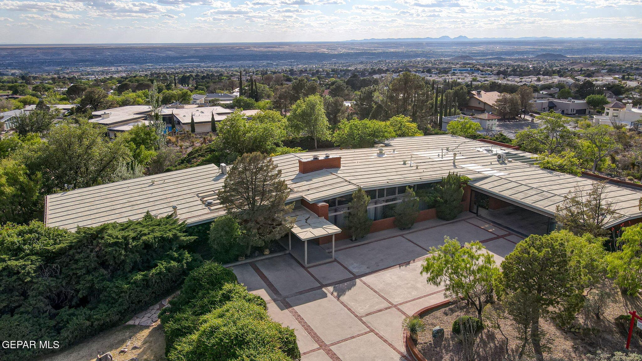 1209 Thunderbird Dr